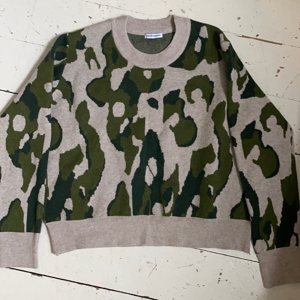 THEO & SPENCE camo sweater, size large.